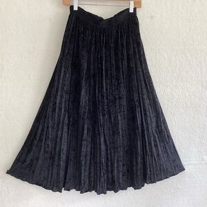 Black stretch crushed velvet crinkled elastic waist maxi skirt no tags Small
